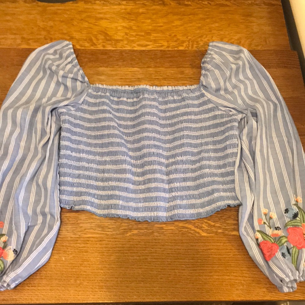 Xhiliration Long Sleeve Crop Top